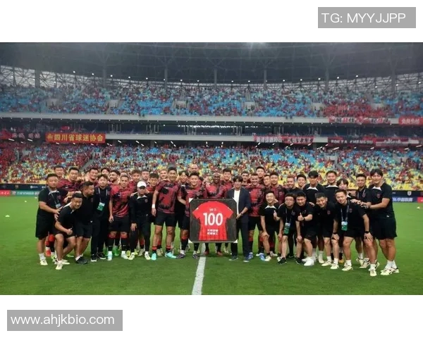 球迷炸锅世界杯预选赛赛场争议不断引发各界热议讨论不断升级